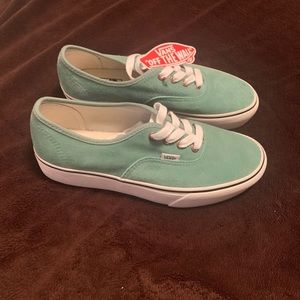 NWT vans woman’s 9.5